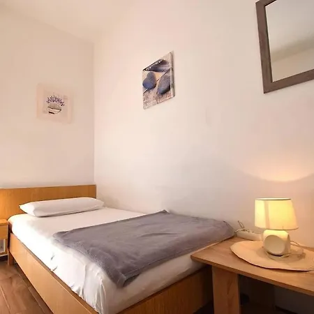 Apartman With Parking Space Banjol, Rab - 24672