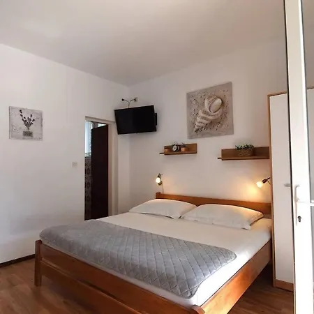 Apartman With Parking Space Banjol, Rab - 24672
