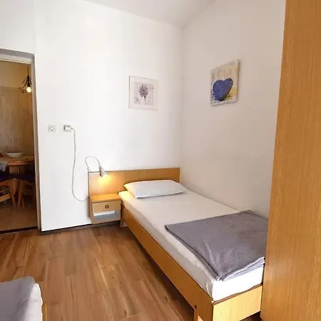 Apartman With Parking Space Banjol, Rab - 24672 Rab Town