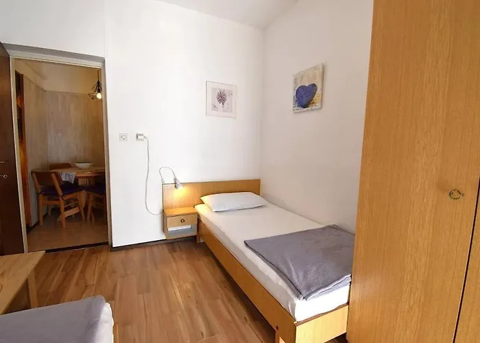 Apartment With Parking Space Banjol, Rab - 24672 Rab Town